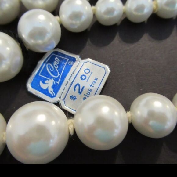Coro Japan Vintage 1960's Three Strand Faux Pearl White Necklace NWT NOS Excelle - Picture 2 of 7